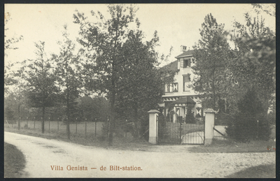 17081 Gezicht op de villa Genista op de hoek van de Kortelaan en de Prins Hendriklaan te Bilthoven (gemeente De Bilt).